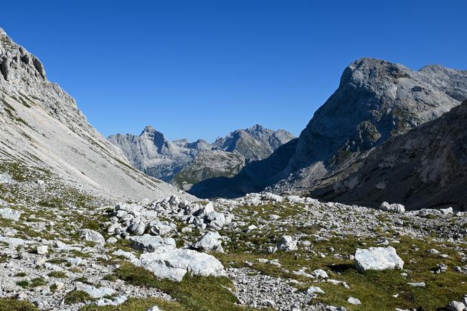 Pogled s sedla Vrata proti Razorju | Foto: Matej Podgoršek