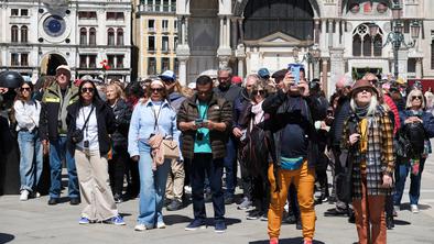 Dnevni obiskovalci Benetk v blagajno prispevali že skoraj milijon evrov