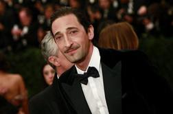 Adrien Brody bo avtor otroške klasike Veter v vrbah