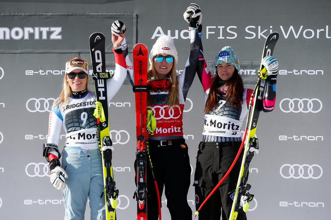 Shiffrinovi sta se na zmagovalnem odru pridružili drugouvrščena Lara Gut-Behrami in Tina Weirather. | Foto: Getty Images