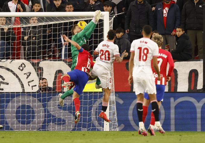 Jana Oblaka je že v 15. minuti premagal Isaac Romero. | Foto: Reuters