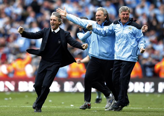 Roberto Mancini je od navdušenja po zadnjem sodnikovem žvižgu norel po igrišču. | Foto: Reuters