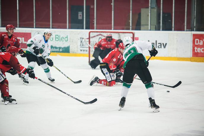 Acroni Jesenice SŽ Olimpija Alpska liga derbi | Hokejisti HK SŽ Olimpija so po štirih zadetkih v zadnji tretjini in preobratu še šestič v sezoni premagali HDD Sij Acroni Jesenice (5:3). | Foto Peter Podobnik/Sportida