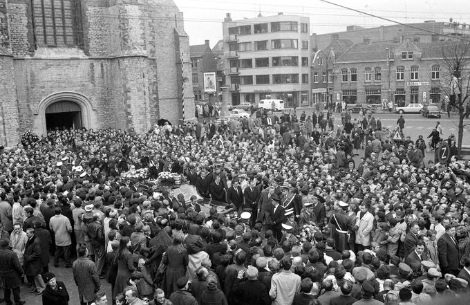 Pogreba se je udeležila ogromna množica ljudi.  | Foto: Guliverimage/Vladimir Fedorenko