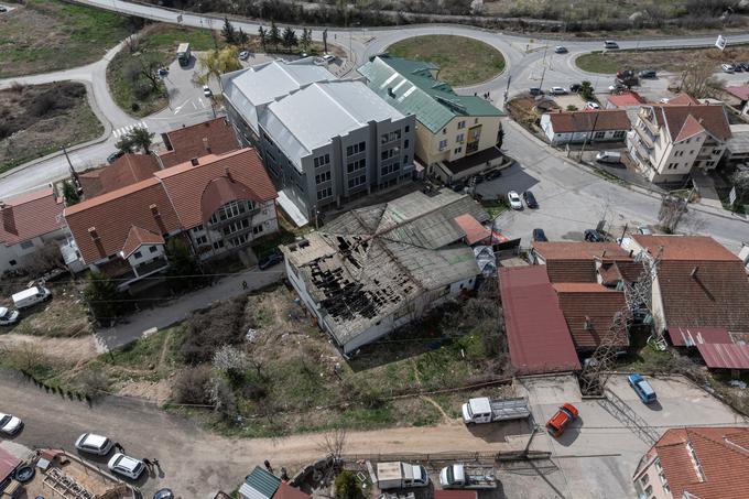 Preiskovalni sodnik je zaslišal tudi župana Kočanov, a zanj pripora ni odredil. Župan je sicer po požaru že odstopil. | Foto: Reuters