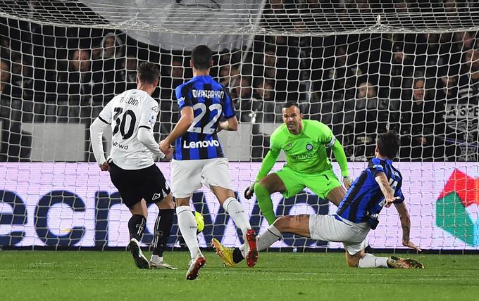 Daniel Maldini je tako premagal Samirja Handanovića. | Foto: Reuters