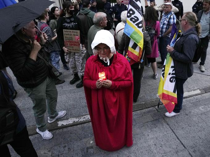 Prizor z enega od protestov proti popolni prepovedi pravice do umetne prekinitve nosečnosti na Poljskem.  | Foto: Guliverimage