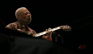 Umrl je B. B. King (video)