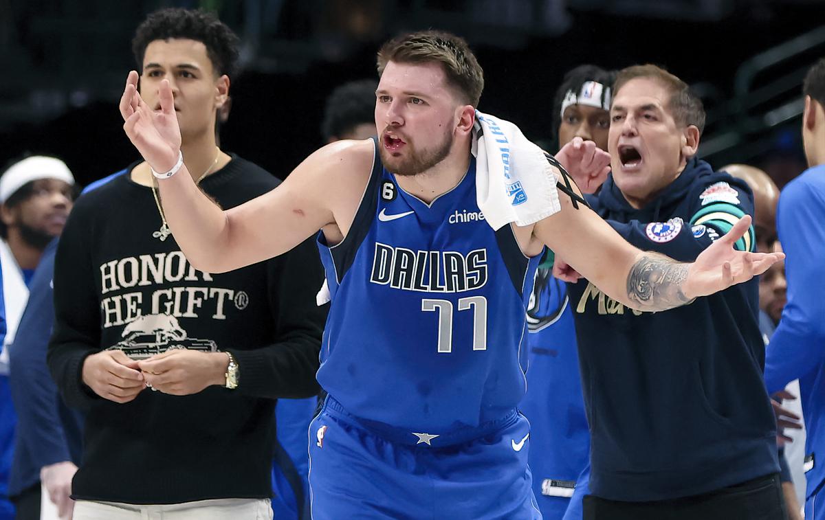 Luka Dončić | Luka Dončić je z Dallasom doživel peti domači poraz v tej sezoni. Skupno razmerje zmag in porazov Mavericks je 14 − 14. | Foto Reuters