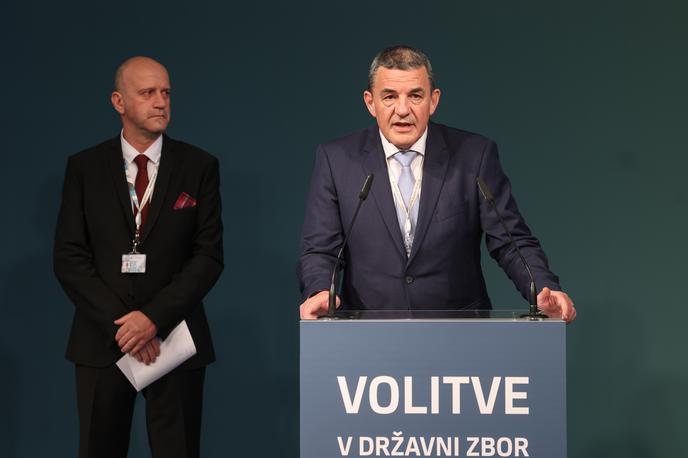 DVK | Državna volilna komisija je sprejela tudi zapisnik o ugotovitvi končnega izida glasovanja v prvem krogu volitev predsednika republike.