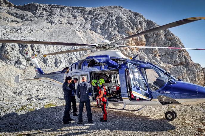 Dom Planika pod Triglavom, gore, reševanje | V gore hodite dobro opremljeni in pripravljeni, svetuje policija.  | Foto Letalska policijska enota