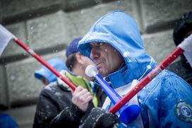 protest policistov pred vlado