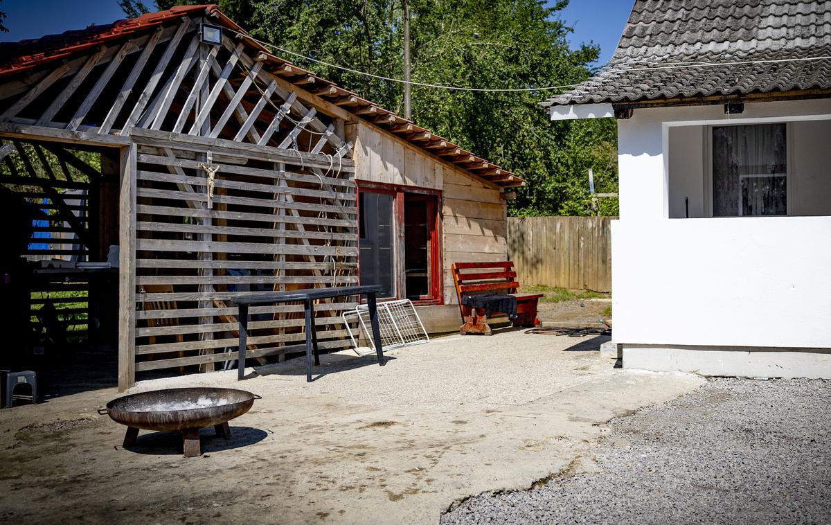 Romsko naselje Trata | Poslanska skupina NSi je vložila tudi predlog novele zakona o osnovni šoli, s čimer bi šolam ob težjih ali ponavljajočih se kršitvah učenca omogočili izrek dodatnih vzgojnih ukrepov. | Foto Ana Kovač