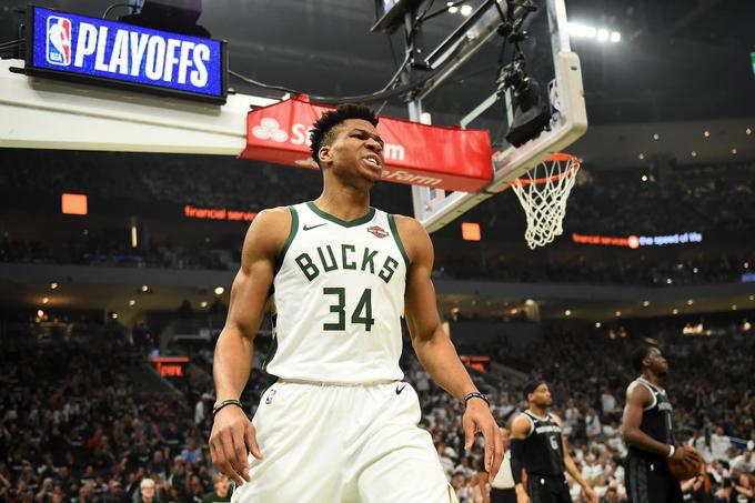 Giannis Antetokounmpo (letnik 1994, 211 cm): zvezdnik Milwaukee Bucks in v zadnji sezoni MVP rednega dela lige NBA. V najmočnejši ligi na svetu igra od leta 2013. Pred tem se je, tako kot starejši brat, razvijal pri Filathlitikosu v Grčiji. | Foto: Gulliver/Getty Images