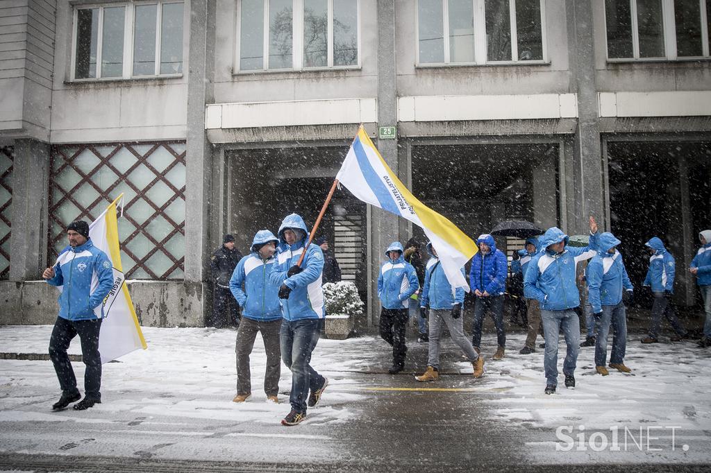 protest policistov pred vlado