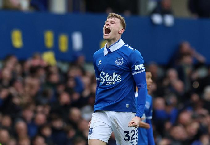 Jarrad Branthwaite je v 94. minuti zadel za točko Evertona proti favoriziranemu Tottenhamu. | Foto: Reuters