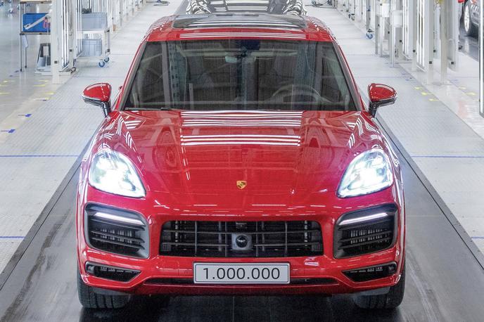 Porsche cayenne | Po osemnajstih letih je iz tovarne v Bratislavi zapeljal milijonti cayenne. | Foto Porsche