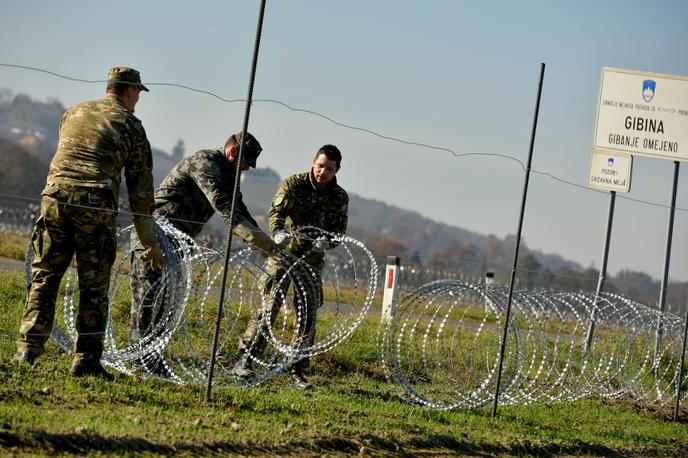 ograja, migranti, begunci | Foto STA