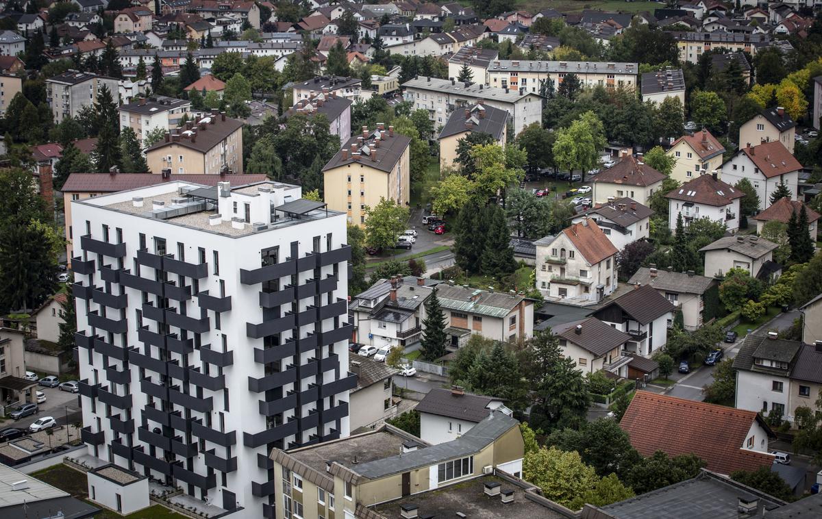 Ogled in predstavitev najvišje stanovanjske stolpnice v Sloveniji. Spektra celovški dvori aleja ljubljanski grad stanovanje stanovanja šiška | V Šiški je po septembrskem padcu cen opazen trend blagega naraščanja povprečnih cen. Kljub temu so še vedno slabih deset odstotkov nižje od rekordnih cen avgusta lani. | Foto Bojan Puhek