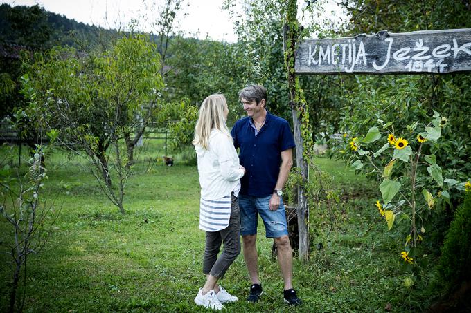 Mojca je danes zelo ponosna na svojega moža in vesela, da je pripravljen poprijeti za vsako delo. | Foto: Ana Kovač