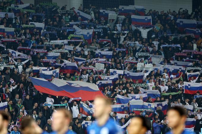 Stadion Stožice je bil nabit do zadnjega kotička, zbralo se je več kot 16.400 navijačev, največ do zdaj. | Foto: www.alesfevzer.com