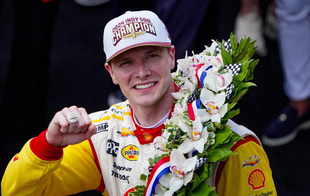 Josef Newgarden | Josef Newgarden s tradicionalnim vencem za zmago. Nazdravil je seveda z mlekom. | Foto Reuters