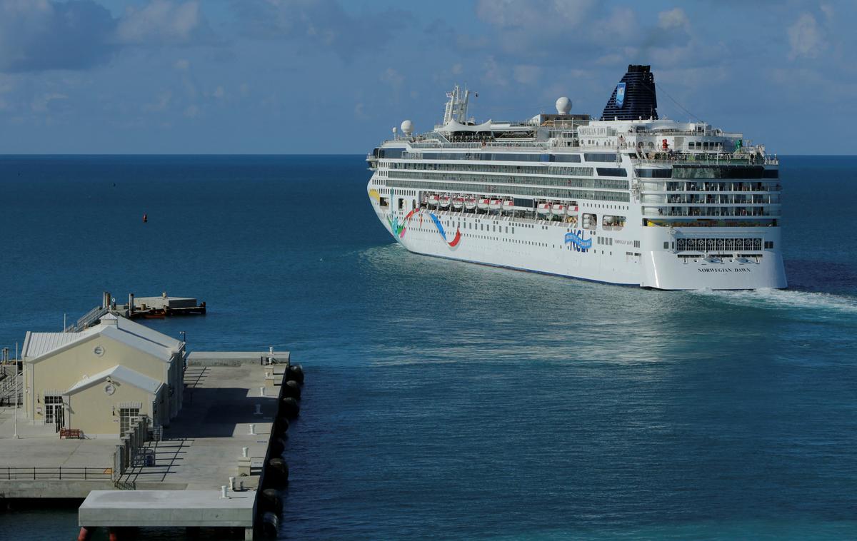 Križarka Norwegian Dawn | Zaradi domnevnega izbruha kolere je na ladji ob vzhodnoafriškem otoku Mavricij obtičalo več kot tri tisoč ljudi. | Foto Reuters