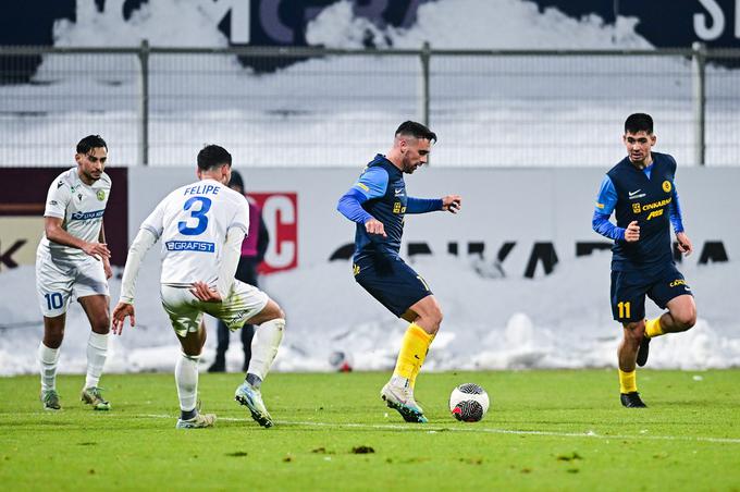 Gostje so dvoboj v knežjem mestu končali z igralcem manj. | Foto: Aleš Fevžer