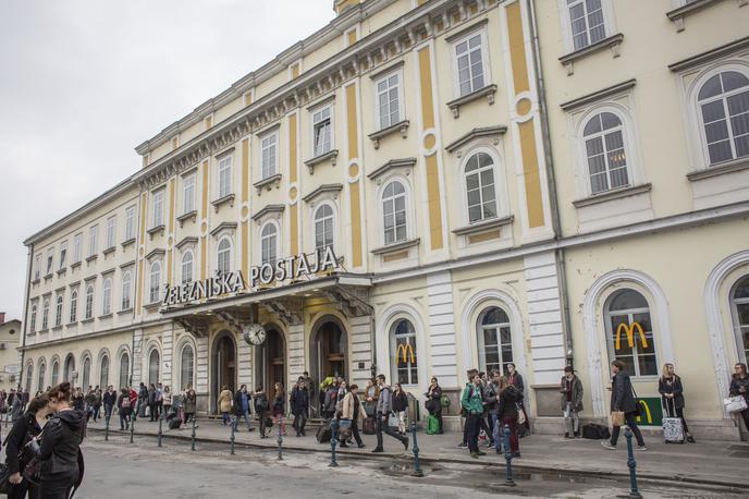 železniška postaja Ljubljana | Z izjemo medkrajevnega in mednarodnega avtobusnega javnega linijskega prevoza so oktobra vsa preostala prometna sredstva zabeležila rast števila potnikov.  | Foto Matej Leskovšek