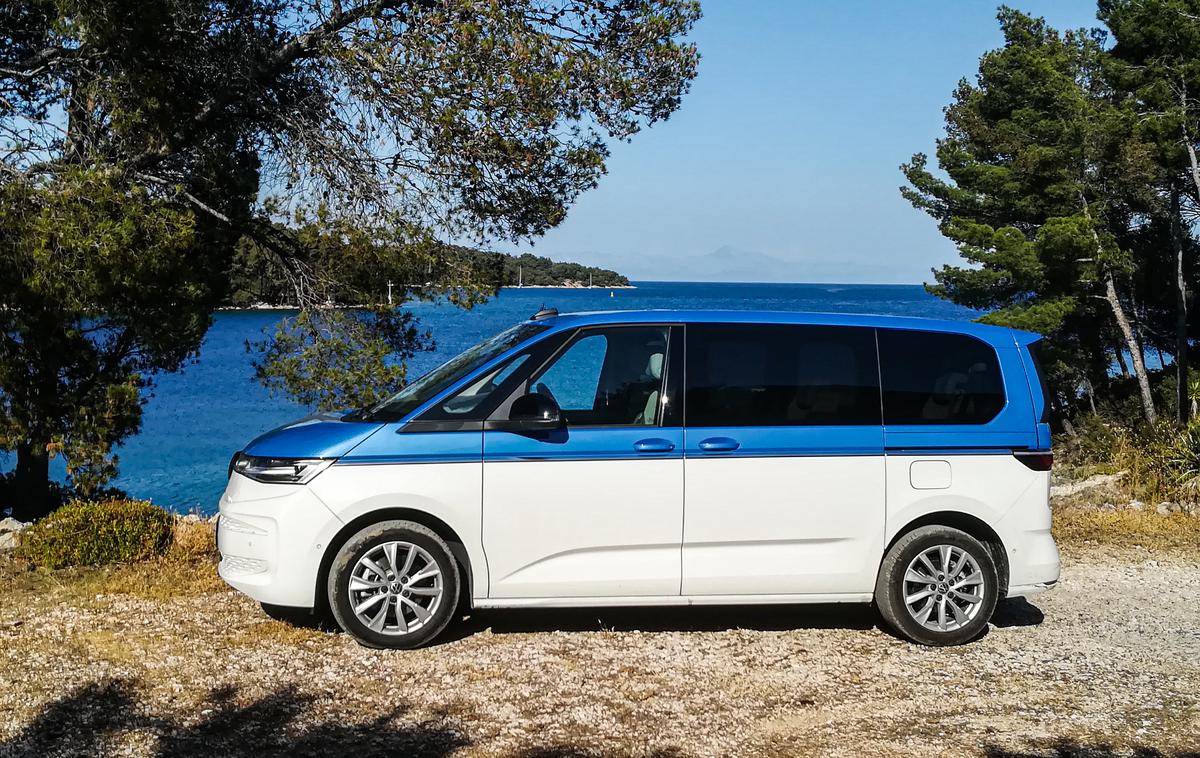 Volkswagen multivan | Podvozje je 152 milimetrov oddaljeno od tal, tako da lahko multivan previdno zapelje tudi na slabše ceste. | Foto Aleš Črnivec