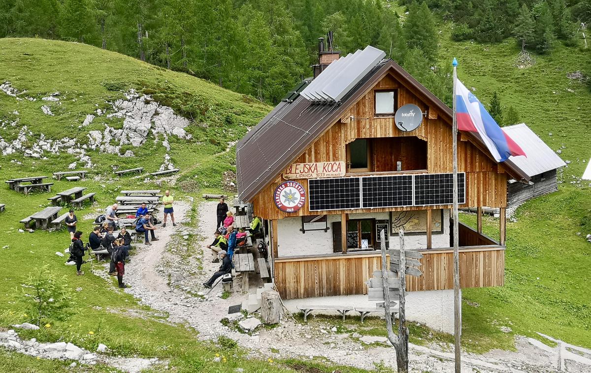 Blejska koča na Lipanci | Zaradi suma uhajanja ogljikovega monoksida so zaprli Blejsko kočo na Lipanci. | Foto Manca Ogrin (PZS)