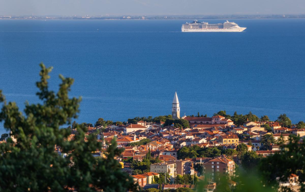 tz izola | Zakonca Šuštar gradita razkošno vilo s pogledom na Izolo. | Foto Jaka Ivančič