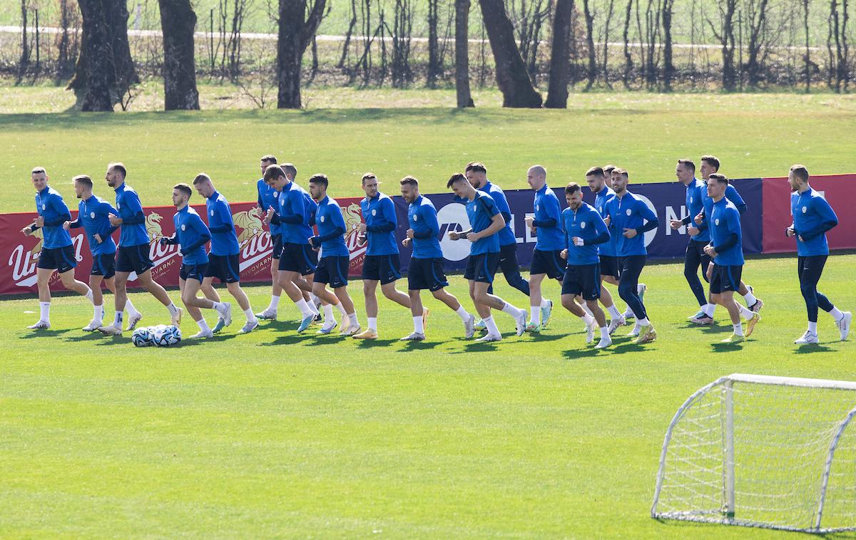 Trening Slovenska nogometna reprezentanca Brdo | Slovenska reprezentanca je po dveh zmagah s Kazahstanom in San Marinom v kvalifikacijah za evropsko prvenstvo v Nemčiji leta 2024 napredovala še za dve mesti. | Foto Vid Ponikvar