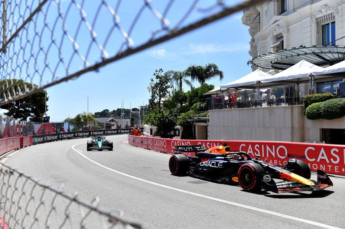 Max Verstappen ni presegel rekorda Ayrtona Senna po zaporednih najboljših štartnih položajih. Imata jih osem. | Foto: Reuters