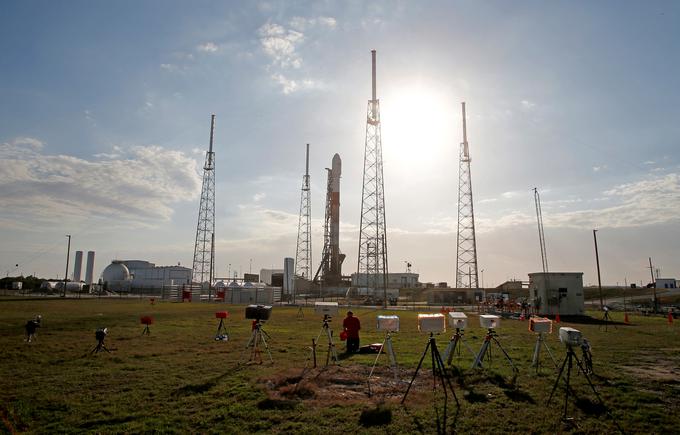 Okoli 600 kilogramov težka sonda bo na Luni posnela fotografije in video posnetke, podatke pa bo delila z ameriško vesoljsko agencijo Nasa za raziskave o nastanku Lune. Na Luno naj bi tudi postavila izraelsko zastavico ter raziskovala njeno magnetno polje. | Foto: Reuters