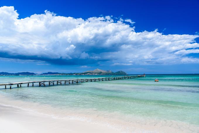 Znamenitost plaže de Muro je dolg pomol, ki je namenjen skokom v vodo.  | Foto: Shutterstock