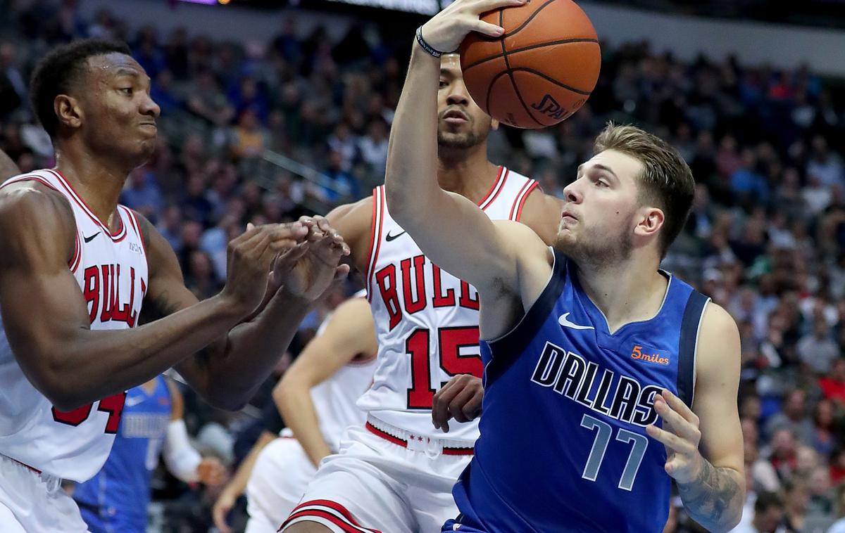 Luka Dončić | Luka Dončić je pomagal Dallasu do zmage  nad Chicagom z 19 točkami, šestimi asistencami in tremi skoki. | Foto Guliver/Getty Images