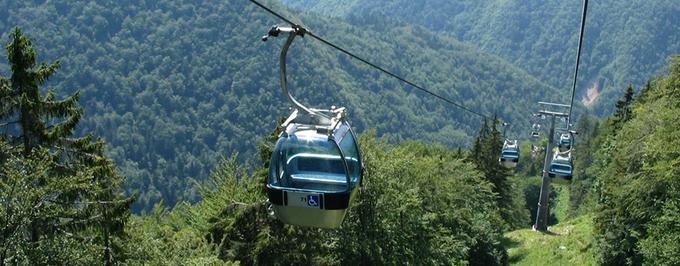 Krožnokabinsko žičnico, ki pelje na Krvavec, so postavili leta 1999. | Foto: 