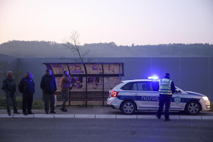 Policija, Srbija, srbska policija, strelski napad | Mladenič je 4. maja lani v vaseh v okolici Mladenovca, kakih 60 kilometrov južno od Beograda, iz vozečega vozila streljal na ljudi. Pri tem je ubil devet ljudi, med njimi tudi policista, še 12 jih je ranil.  | Foto Guliver Image