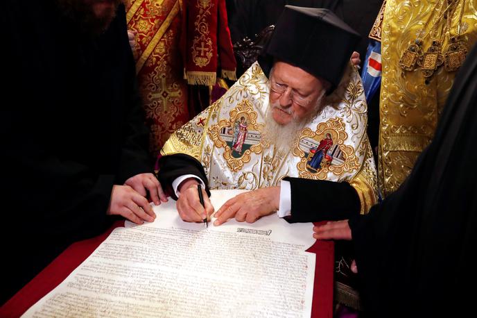 Ekumenski patriarh Bartolomej I. Ukrajina pravosavna cerkev | Dokument o samostojnosti cerkve so danes slovesno podpisali v Istanbulu. | Foto Reuters