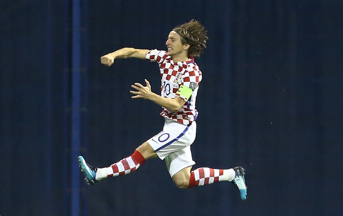 Luka Modrić | Luka Modrić je nekoliko presenetljivo prejel največ glasov obiskovalcev spletne strani krovne evropske nogometne organizacije. | Foto Reuters