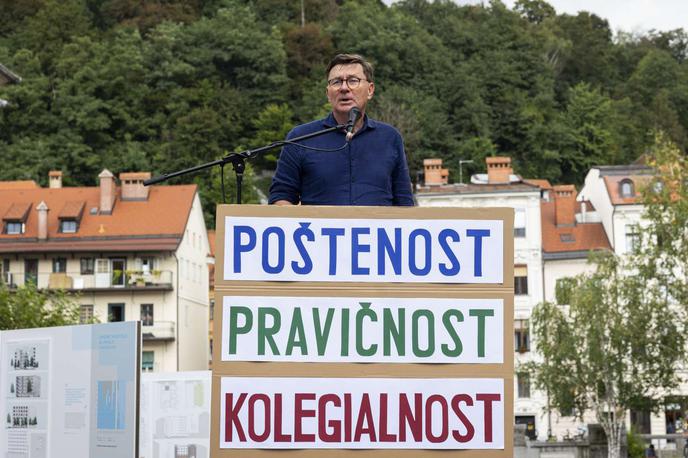 Shod za znanost | Strokovni delavci v znanstveno-raziskovalni sferi so po mnenju Lutharja potisnjeni v ozadje, zato je naloga pristojnih organov, da se zanje zavzamejo. | Foto Bor Slana/STA