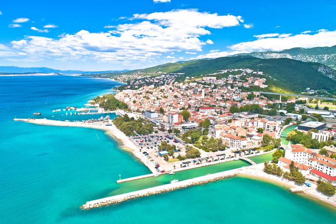 Crikvenica, Hrvaška | V nesreči, ki se je zgodila v okolici Crikvenice, je bilo poškodovanih več ljudi. | Foto Shutterstock