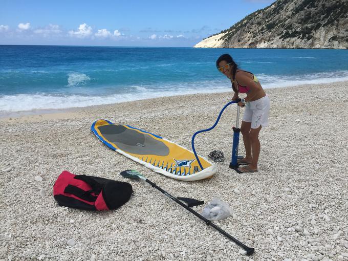 SUP lahko pospravite v nahrbtnik, tako da težav s prevozom ni. | Foto: 