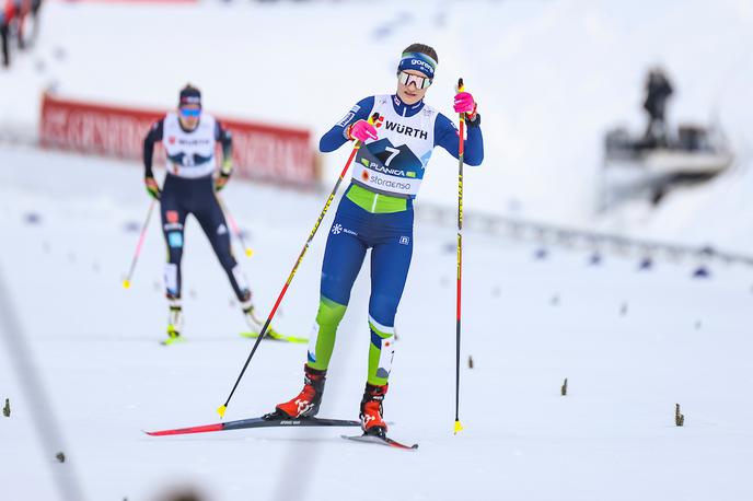 Ema Volavšek, Planica 2023 | Ema Volavšek je 20-letna študentka anglistike, ki je avgusta zmagala v skupnem seštevku poletne velike nagrade v nordijski kombinaciji, decembra lani pa z drugim mestom na tekmi svetovnega pokala v Ramsauu dosegla največji slovenski uspeh v nordijski kombinaciji. Prihaja iz Vrha nad Želimljami. | Foto Grega Valančič/Sportida