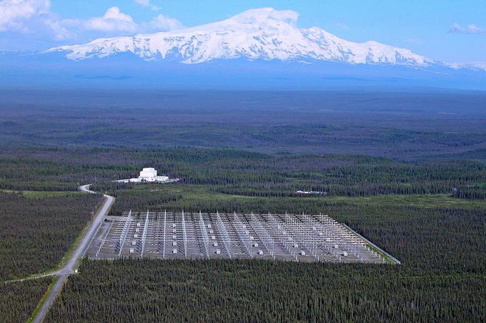 Kompleks HAARP sredi aljaške divjine.  |  Foto: ARRL (Združenje radioamaterjev ZDA). | Foto: 