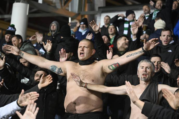 HJK Olimpija | Nogometaše Olimpije je v Helsinkih podpiralo ogromno navijačev in pozdravilo nov evropski uspeh. | Foto Guliverimage