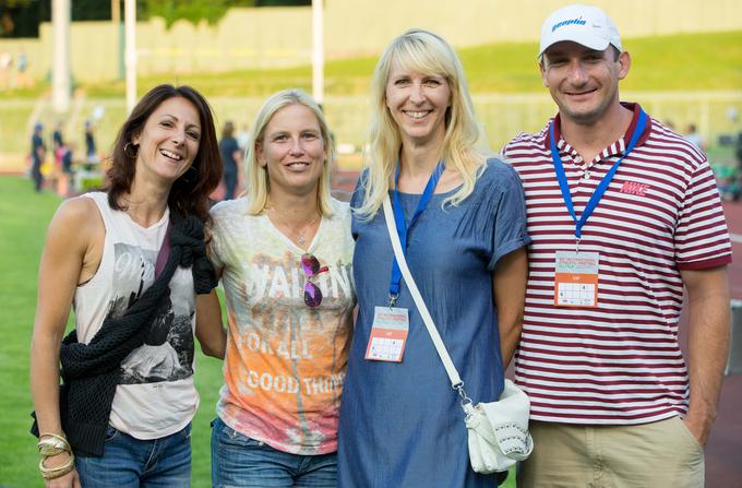 Alenka Bikar in Britta Bilač v družbi Marine Tomić in Primoža Kozmusa kar nekaj let po največjih uspehih. | Foto: 