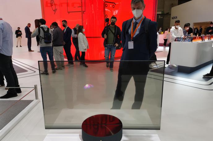 prosojni televizor, Xiaomi, MWC22 | Ne vemo še natančno, ali so prosojni televizorji, ki jih Xiaomi razvija že dve leti, uspešnica ali zgolj domislica, ki uporabnikov ne bo uspela prepričati. | Foto Srdjan Cvjetović