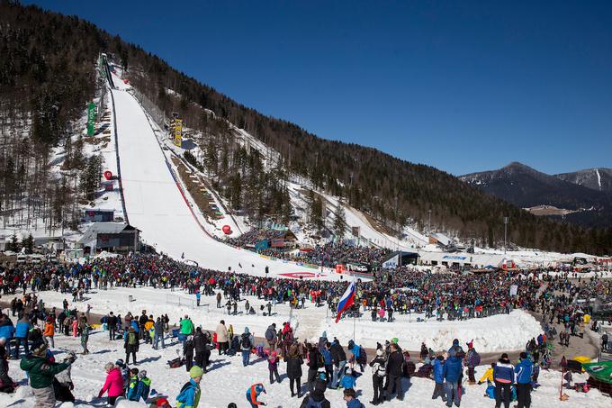 V četrtek se je v dolini pod Poncami zbralo 13.200 gledalcev. | Foto: Urban Urbanc/Sportida